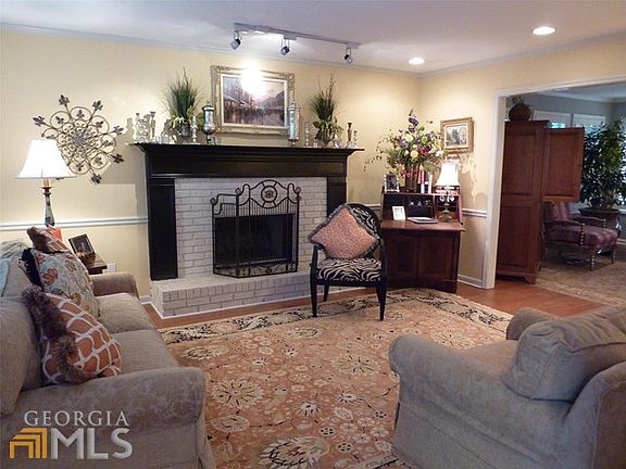 4th image of 1304 Yarborough Dr