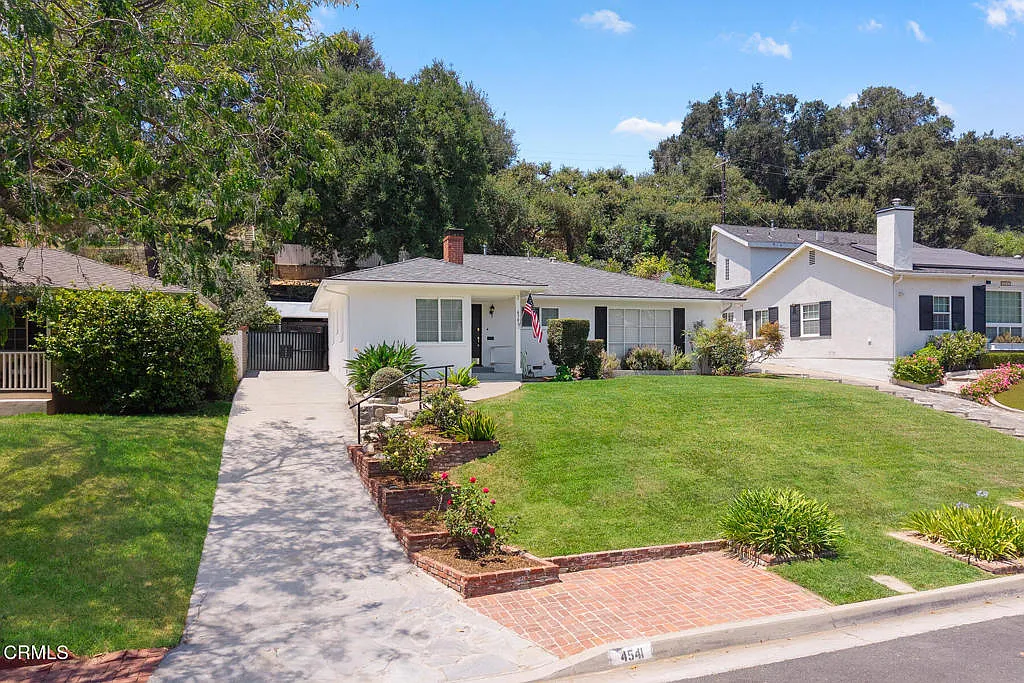 3 bed, 2.0 bath, 1604 sqft, $5,800 — Photo 3