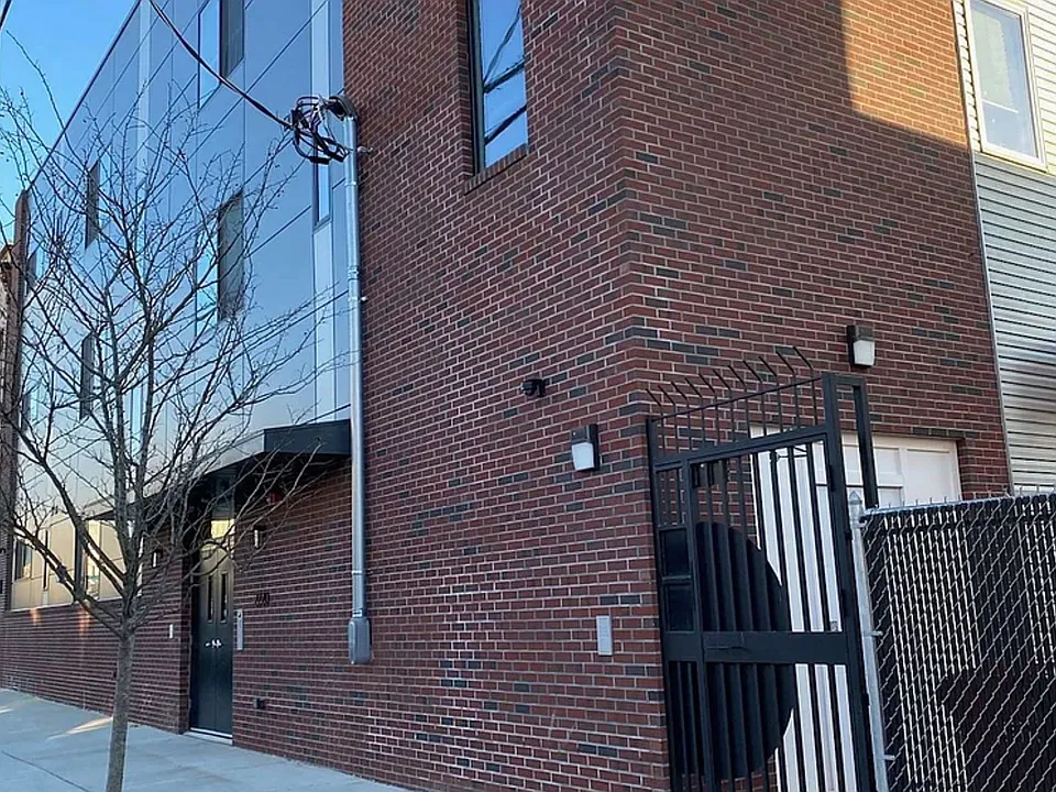 2220-28 W. Master Street