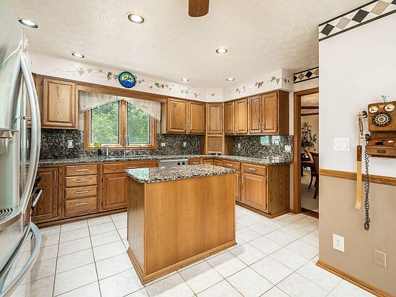 3rd image of 5950 Perkins Ln