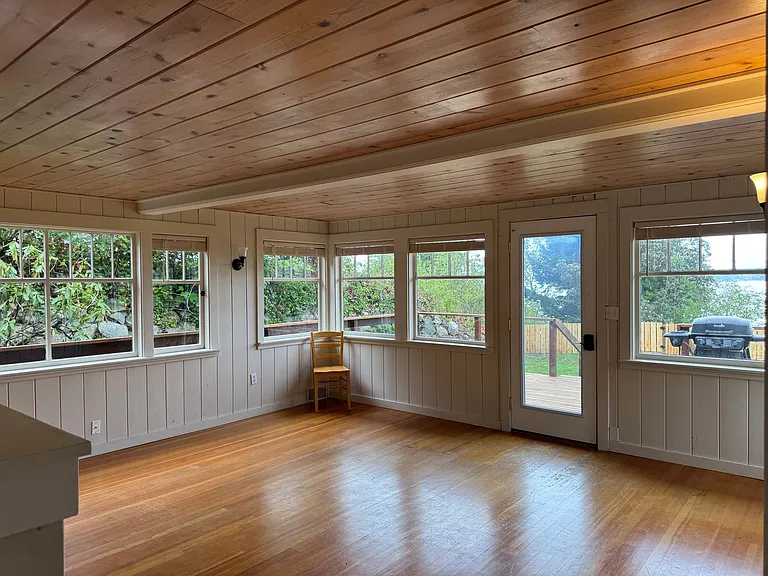 8709 NE Seaview Ave — Photo 16