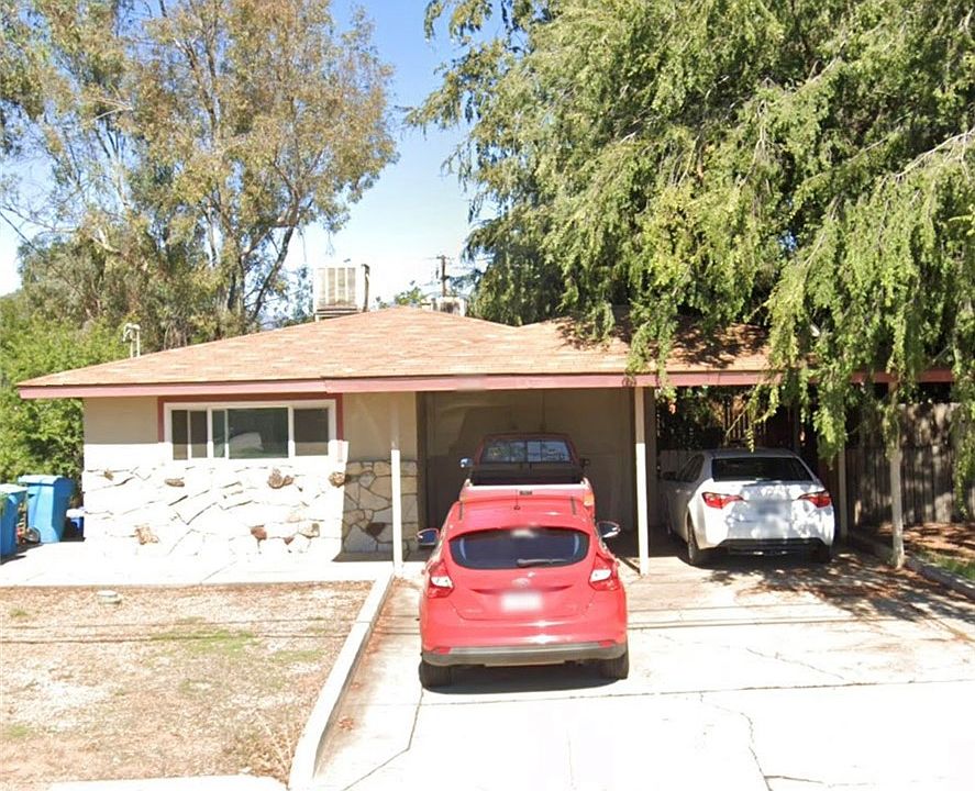 1st image of 124 E Avenue L