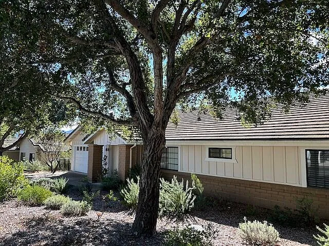 692 Hillside Dr — Photo 30