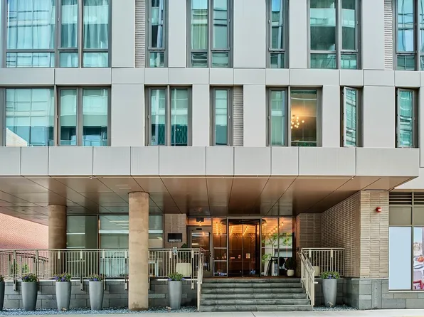 2 Shore Ln APT 401, Jersey City, NJ 07310