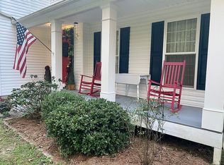 63 Club Forest Dr, Tennille, GA 31089