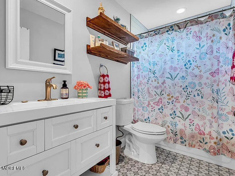 210 Mermaid Dr — Photo 11