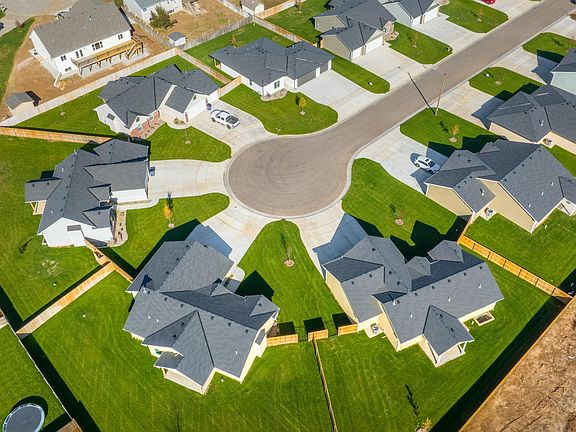 Overhead of cul-de-sac