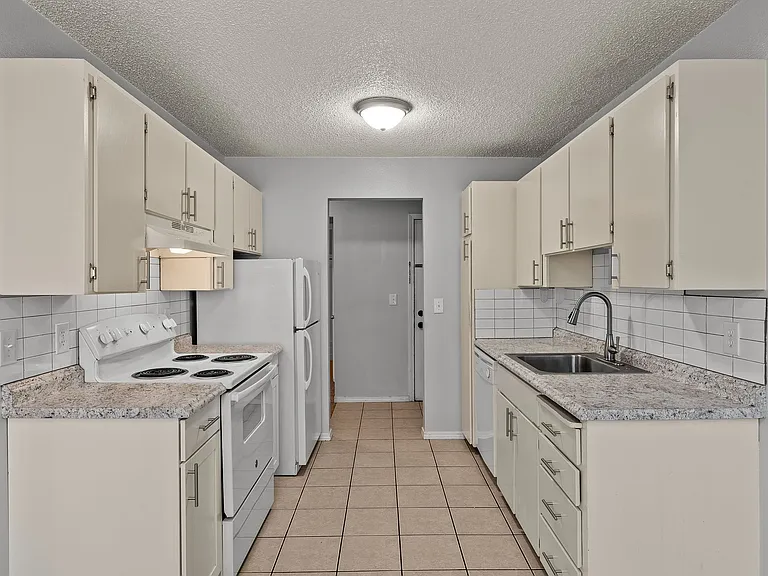 310 N Raymond Rd #D7 — Photo 3
