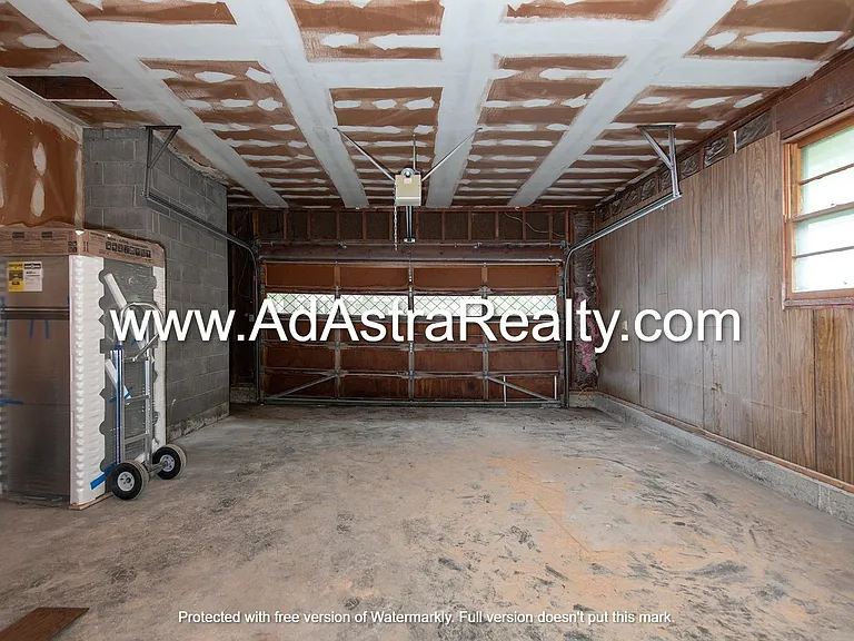 718 NW 5th St — Photo 16