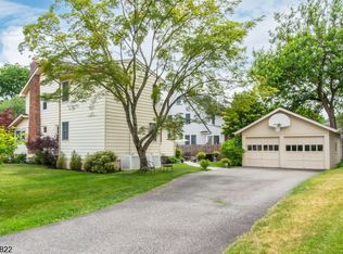 34 Farrington St, West Caldwell, NJ 07006
