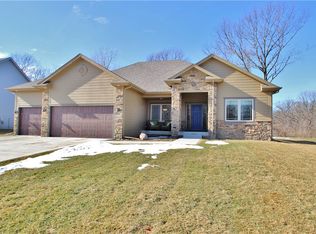 8410 NW Orchard Dr, Johnston, IA 50131