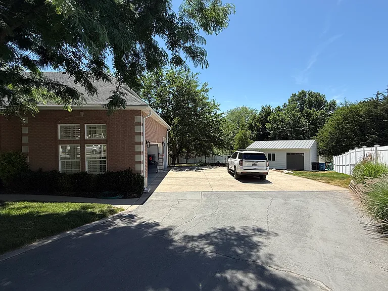 702 E 200 N — Photo 10