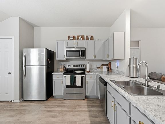 2nd image of 8 Spring Ridge Ln