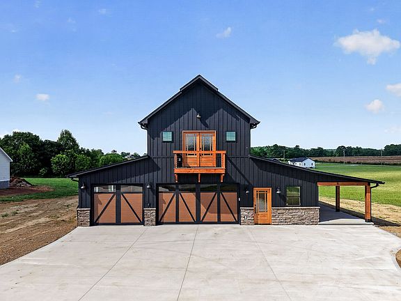 3rd image of 123 Cattlemans Dr