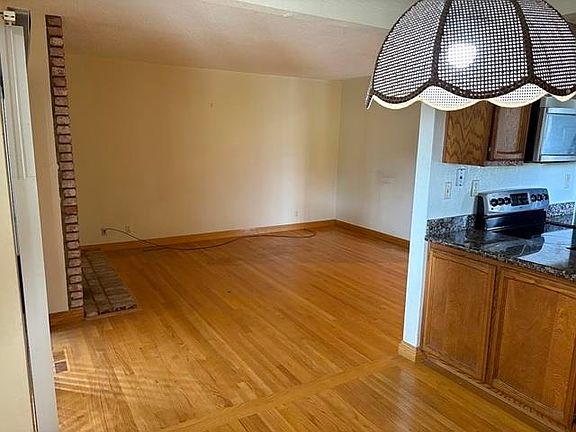 2nd image of 8781 Mountain Blvd #5