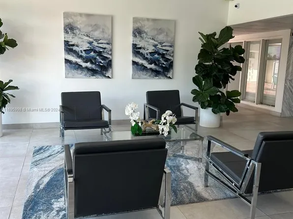 401 Golden Isles Dr APT 303, Hallandale, FL 33009