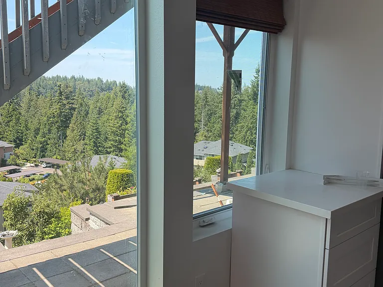 1851B 10th Ave NE — Photo 6