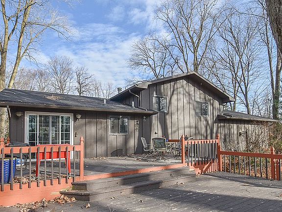 3rd image of 571 Schaeffer Dr