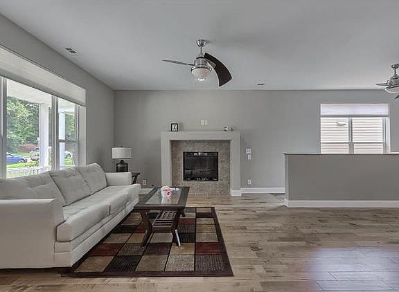 5th image of 3219 Regal Pl