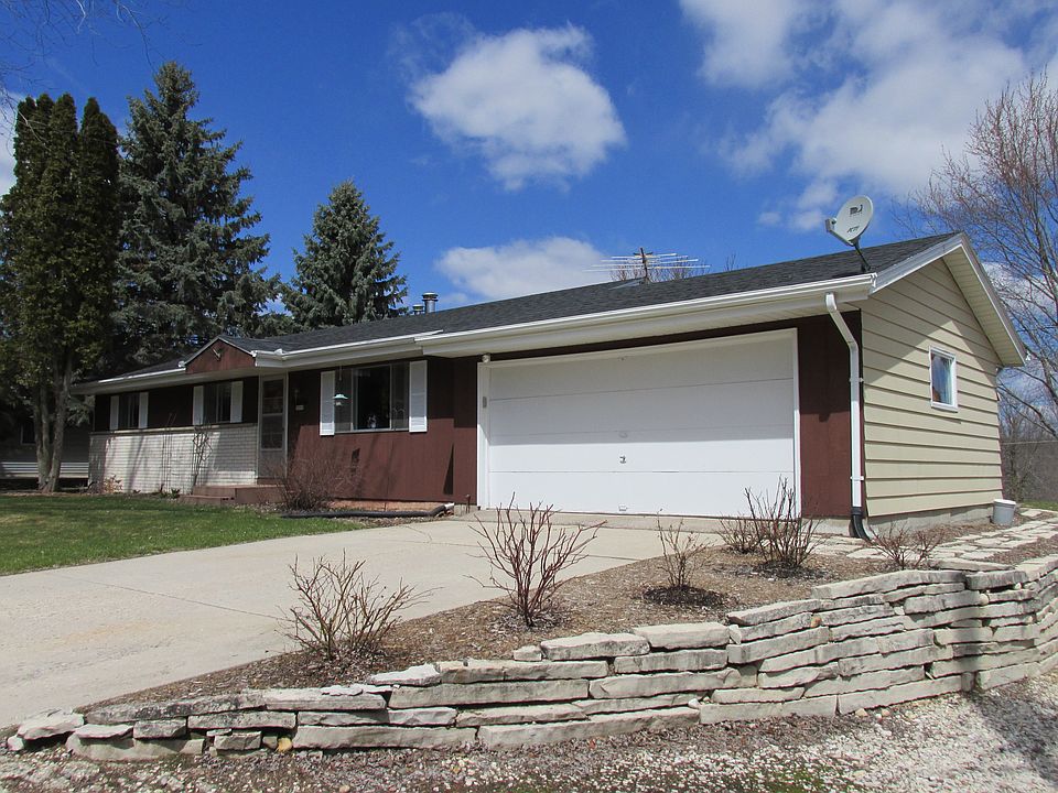 1st image of 3996 Lake Dr