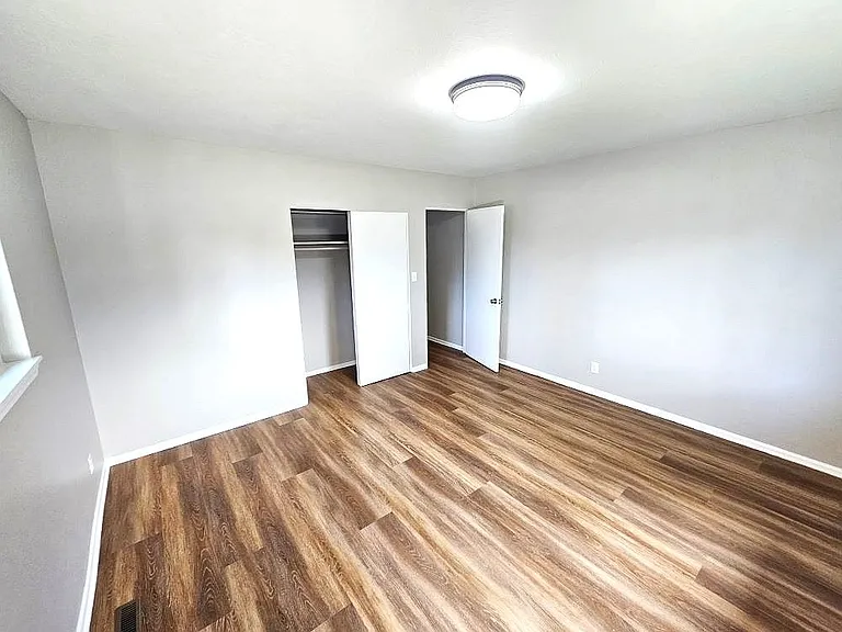 2600 W Jefferson St — Photo 11