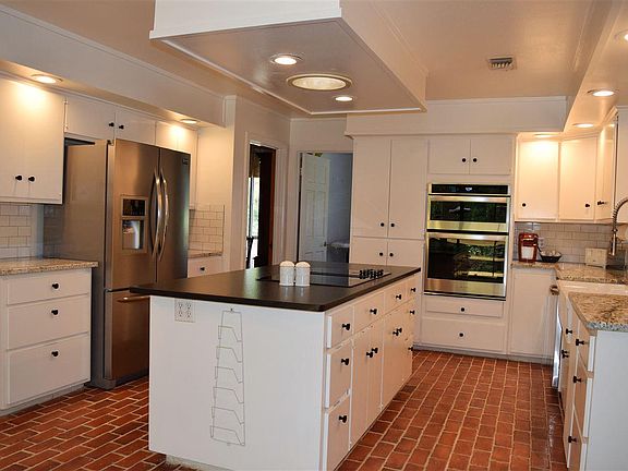 2nd image of 25 Dogwood Lake Dr