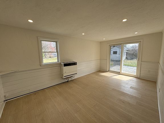 3rd image of 16 Westfield Rd