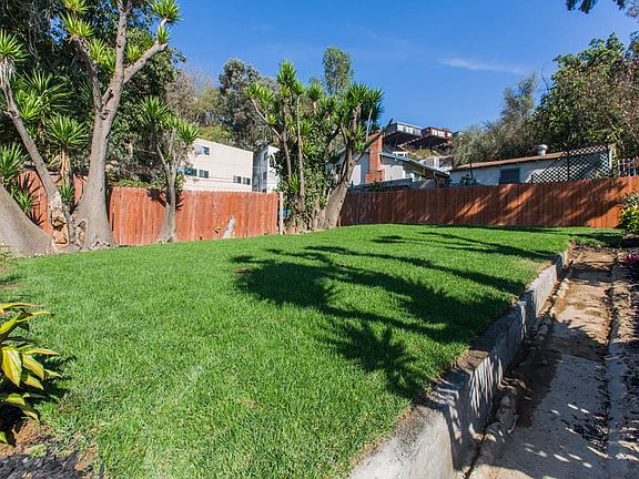 5th image of 3556 Sierra St