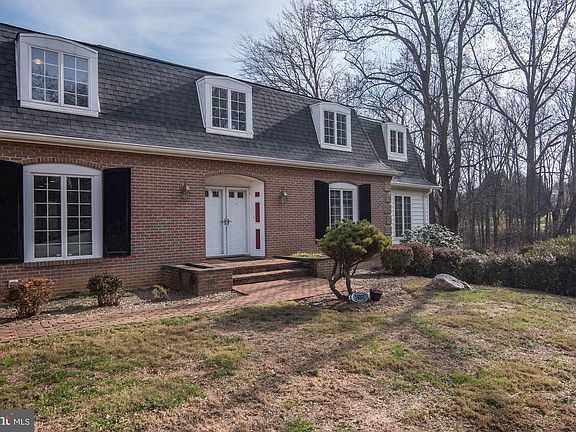 3rd image of 18001 Hollingsworth Dr