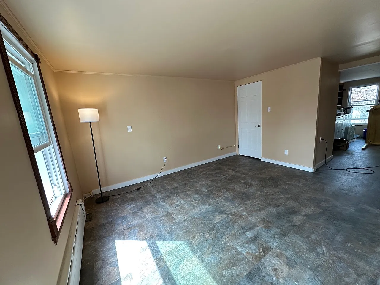 2 bed, 900 sqft, $1,300 — Photo 4