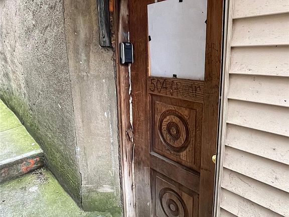 2nd image of 504 Grace St