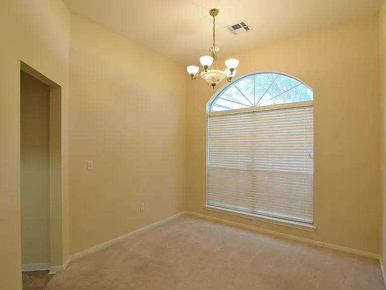 2511 Kingsbury Dr — Photo 8