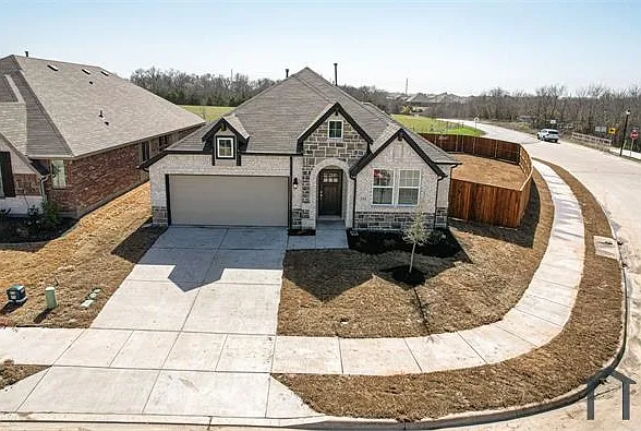 204 Rosewood Dr — Photo 2