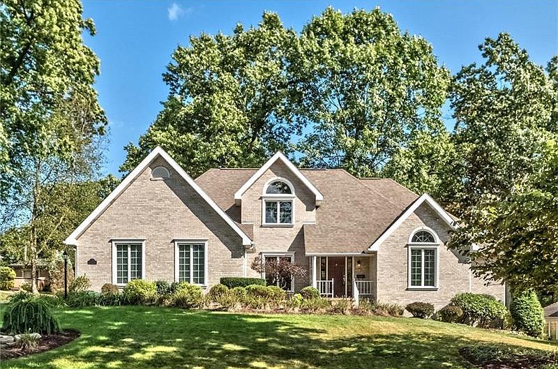 1st image of 204 Thornwood Dr