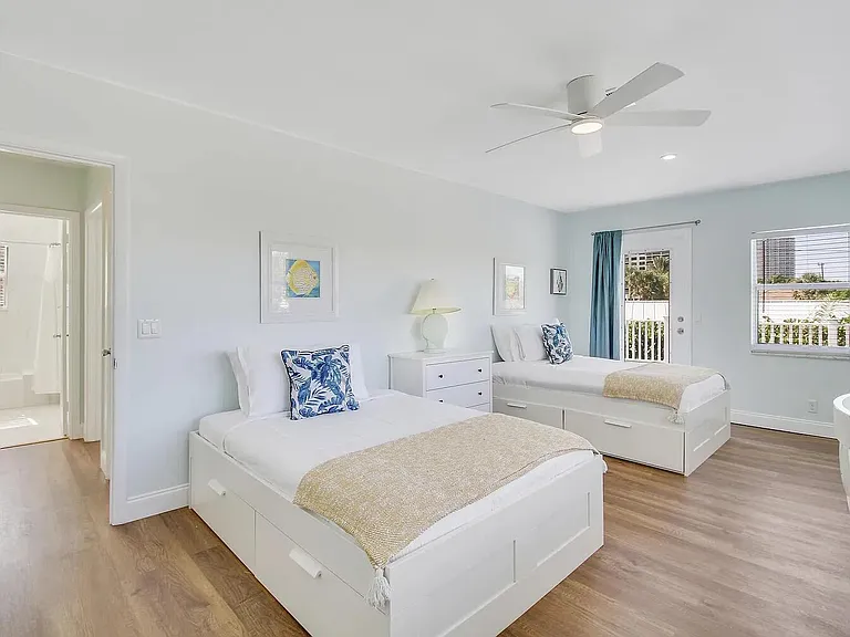 1310 Manor Dr — Photo 22