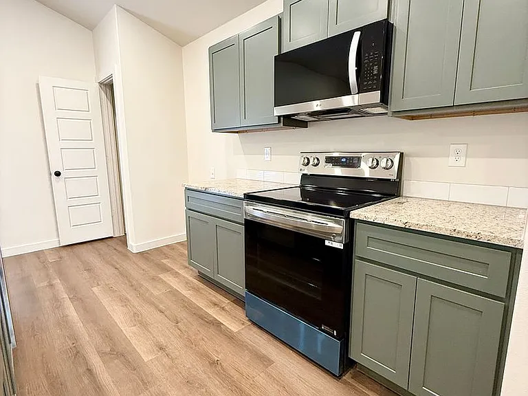 2143 Langford Ave — Photo 8