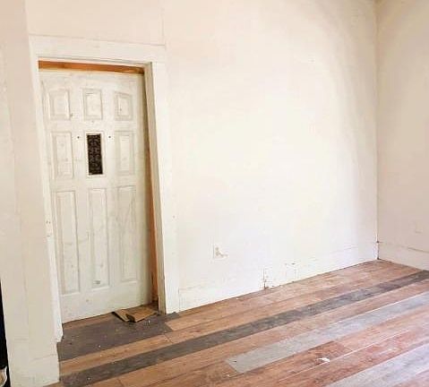 3rd image of 443 W Jackson St