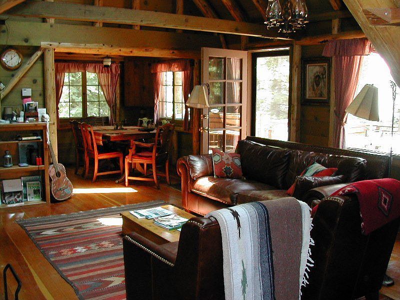 1st image of 2585 Finch Ln