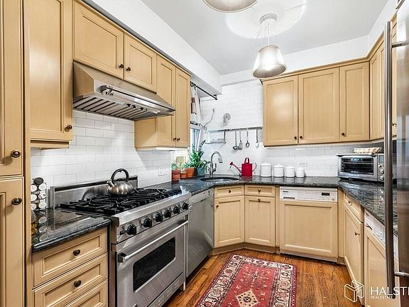3rd image of 12 W 96th St APT 7B