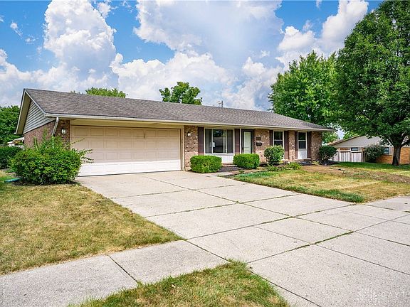 3rd image of 853 Cherry Blossom Dr