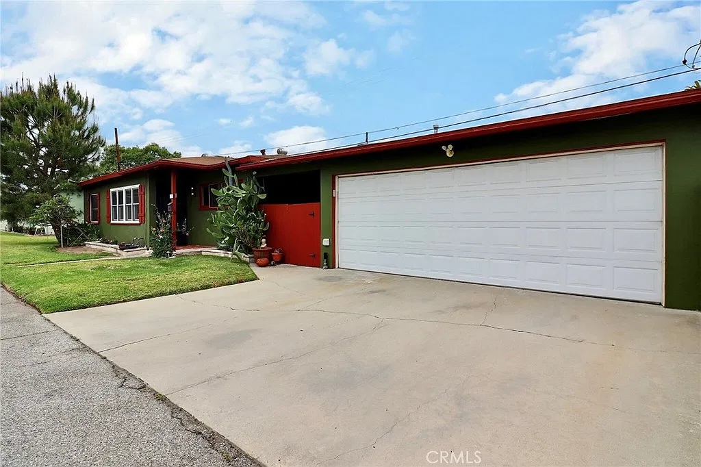 3 bed, 1101 sqft, $3,300 — Photo 2
