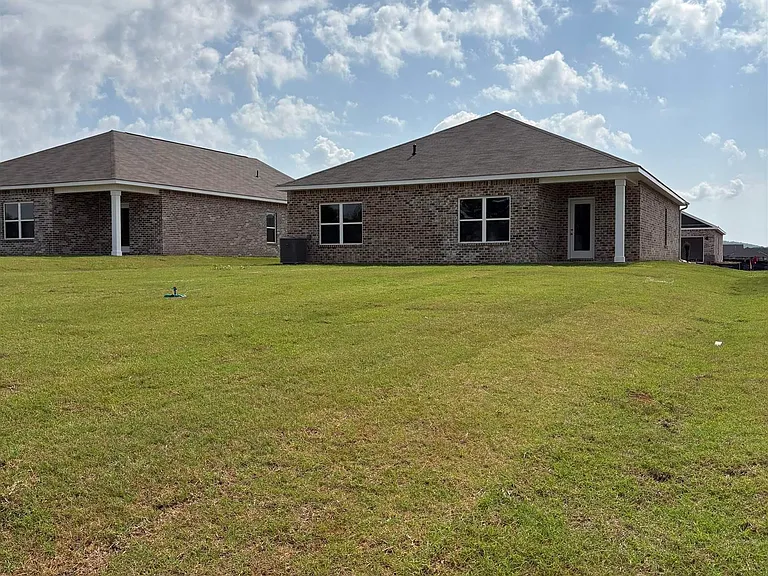 126 Betty Williams Dr — Photo 2