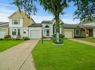 697 Grant Cir #697, Hanover Park, IL 60133