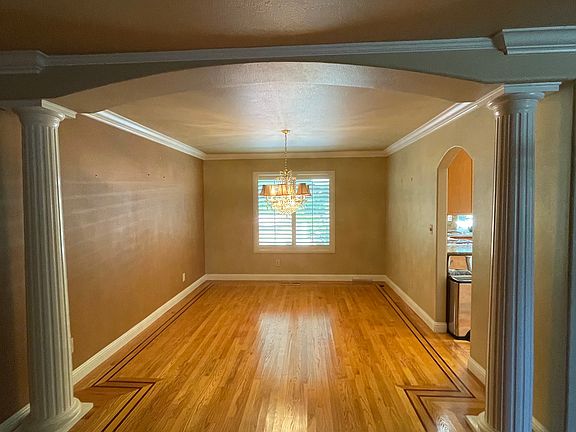 Forma dining room and hardwood floor.