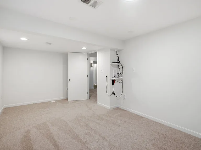 110 Devon Ct — Photo 25