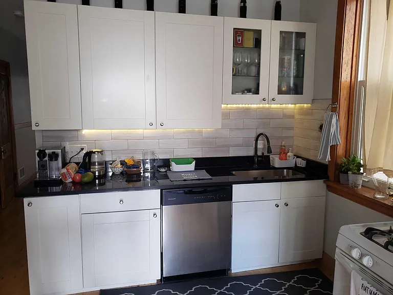 1318 W Cornelia Ave #2 — Photo 5