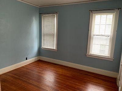 5th image of 5940 Woodmont Ave #1