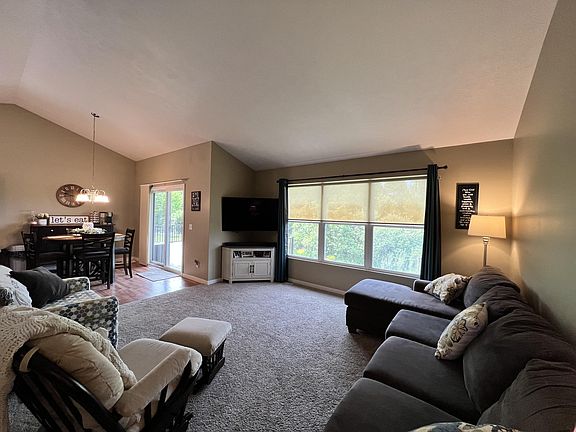 4th image of 925 Sunrise Ln NW