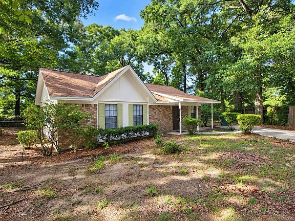 2nd image of 405 Cornwall Cir