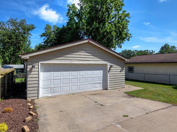 3rd image of 4011 Fagen Dr